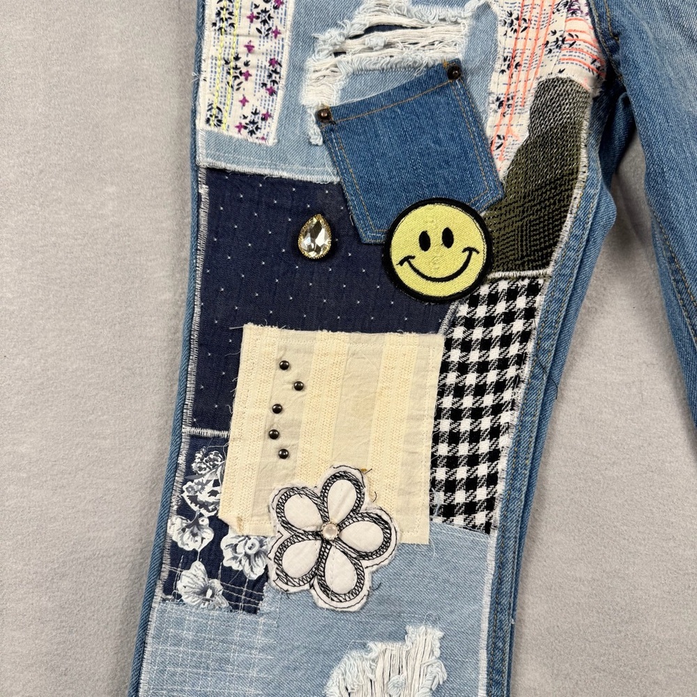 BDG Patchwork Floral Flare Jeans Size 27 NWT Hippie Festival Embroidered - Picture 14 of 15